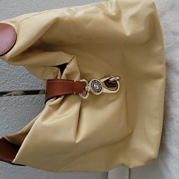 Dooney & bourke nylon hobo no accessories - Picture 2 of 8